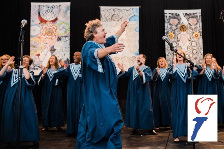 Amstel Gospel Choir met 5 mei fakkel e1774110140547