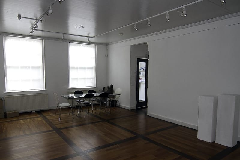 Oude Raadhuis 4 sKCA Oude Raadhuis Expositieruimte de voorkamer met tafel 3